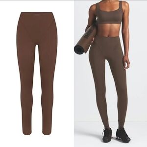 NWT NIKE x SKIMS Small Matte 26" Leggings